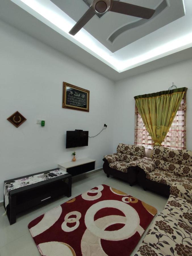 Z&F D' Setia Kkb Muslim Homestay - Strictly For Muslims Only Kuala Kubu Bharu Exterior foto